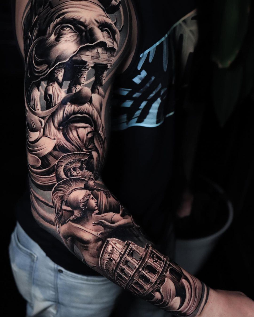 Tatuagem de realismo em preto e cinza